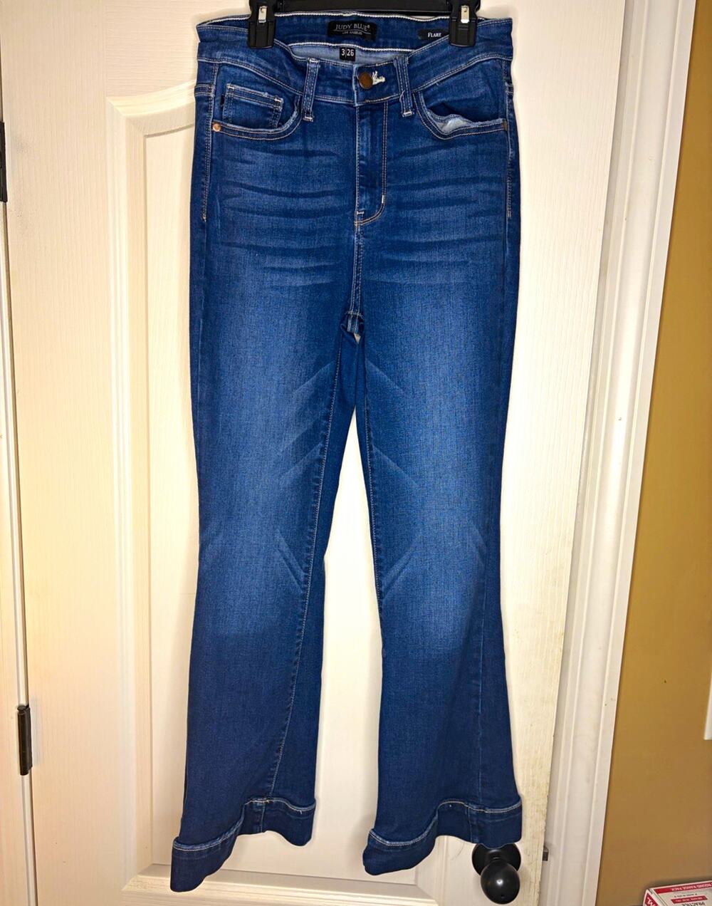 Judy Blue Los Angeles Women's Blue Medium Wash Flare Stretch 5-Pocket Jeans